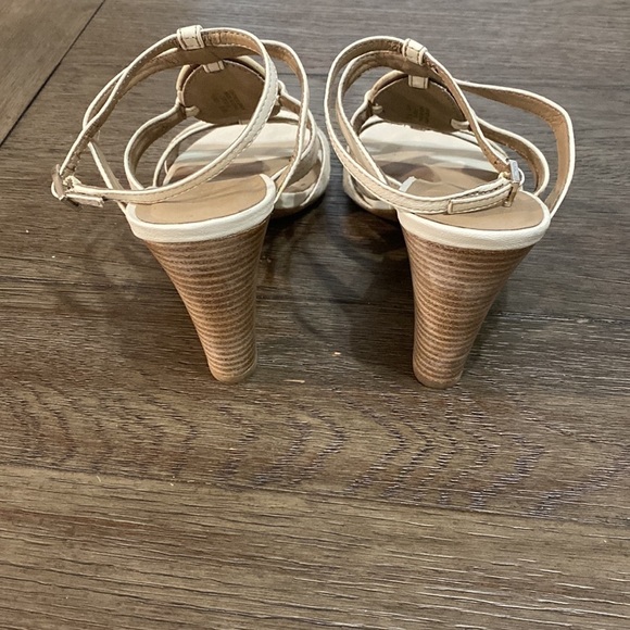 Franco Sarto cream seashell adjustable strap sandal’s | Size 8 1/2 - Picture 8 of 12